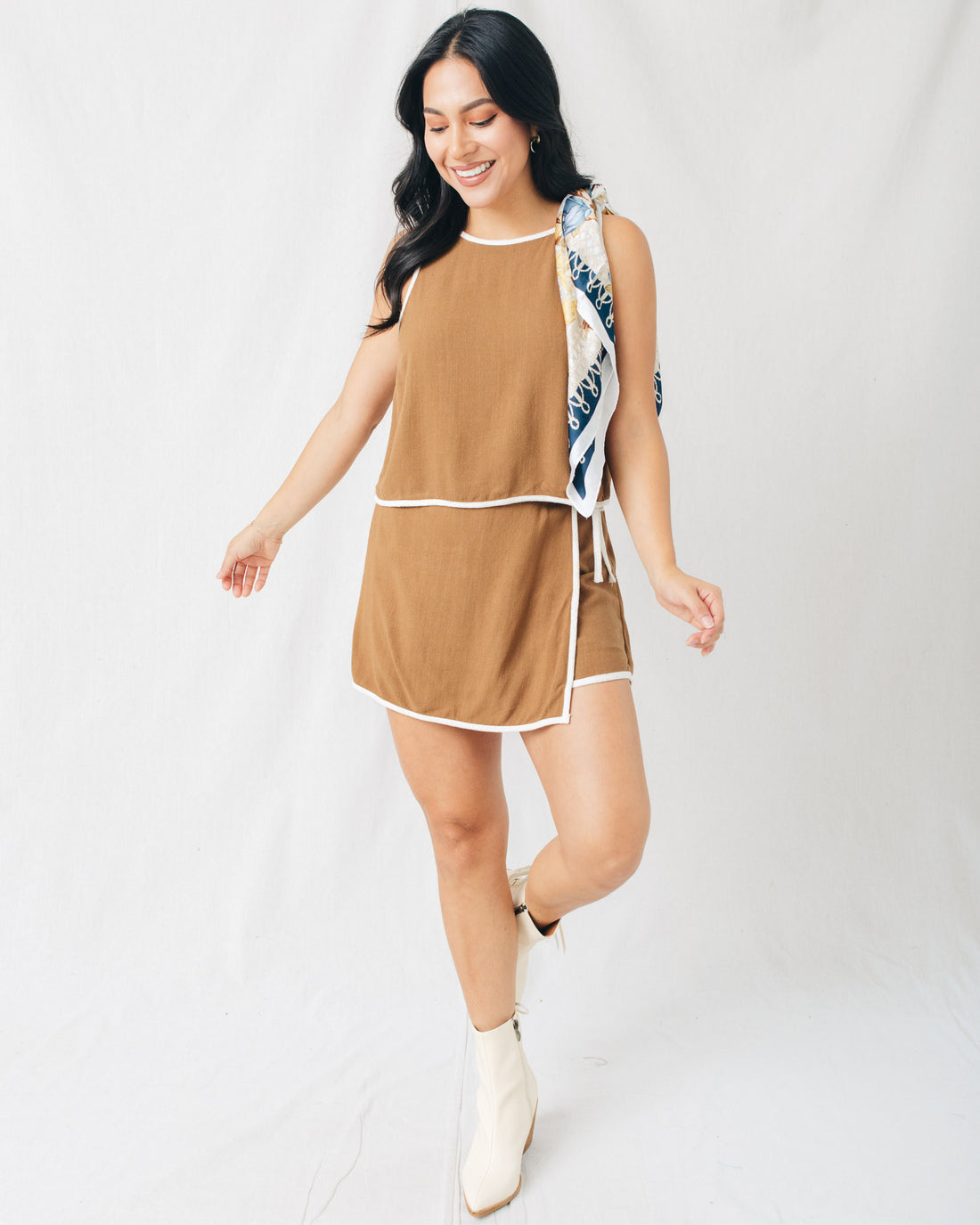 Soleil Contrast Trim Sleeveless Top