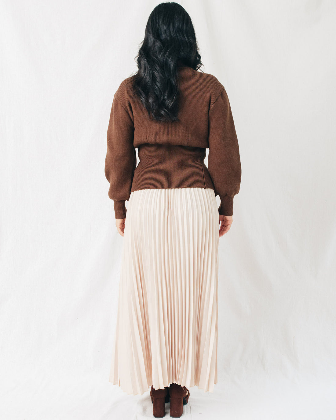 Elowen Classy Elevated Gold Button Cardigan