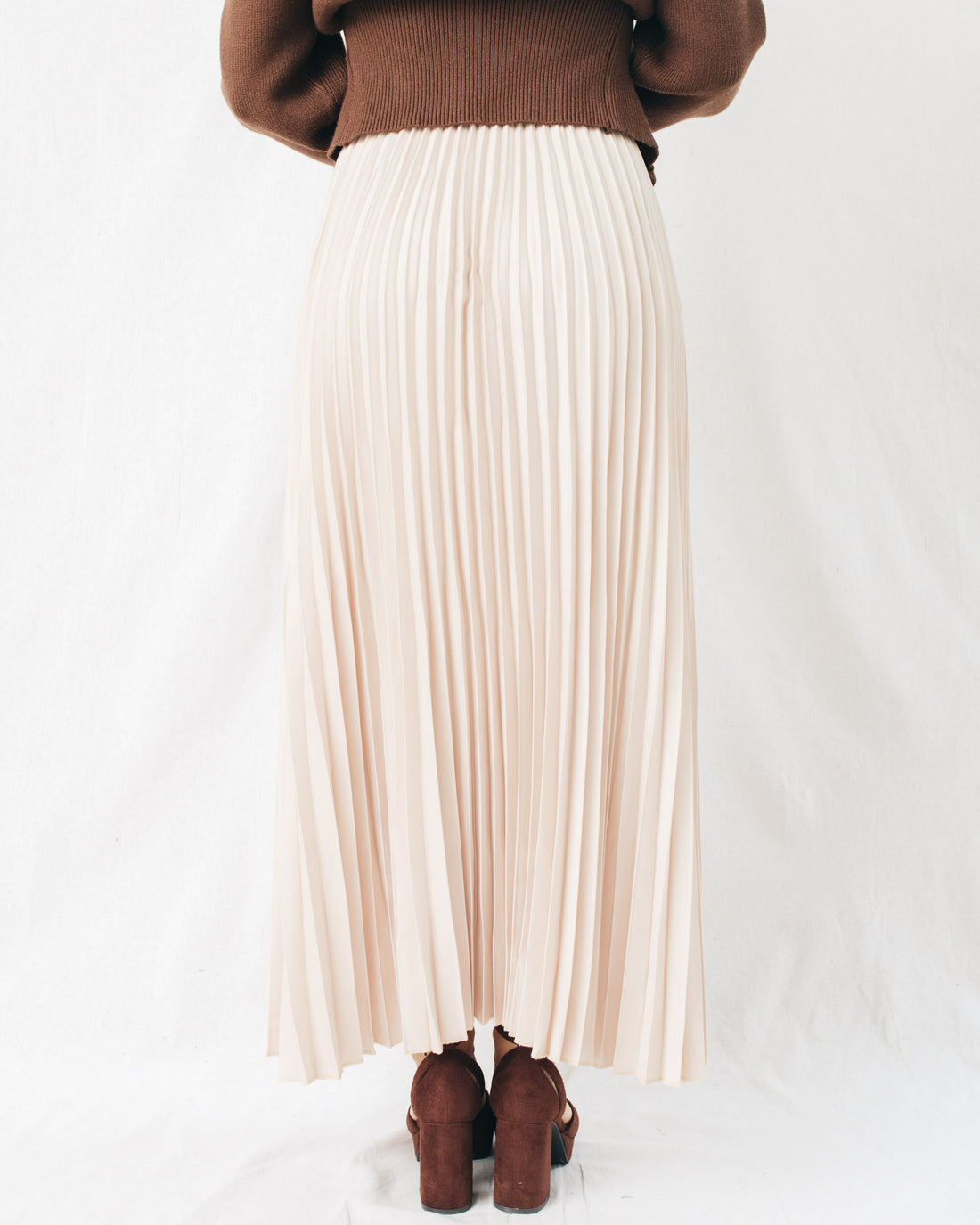 Stage Pleated Solid Maxi Skirt