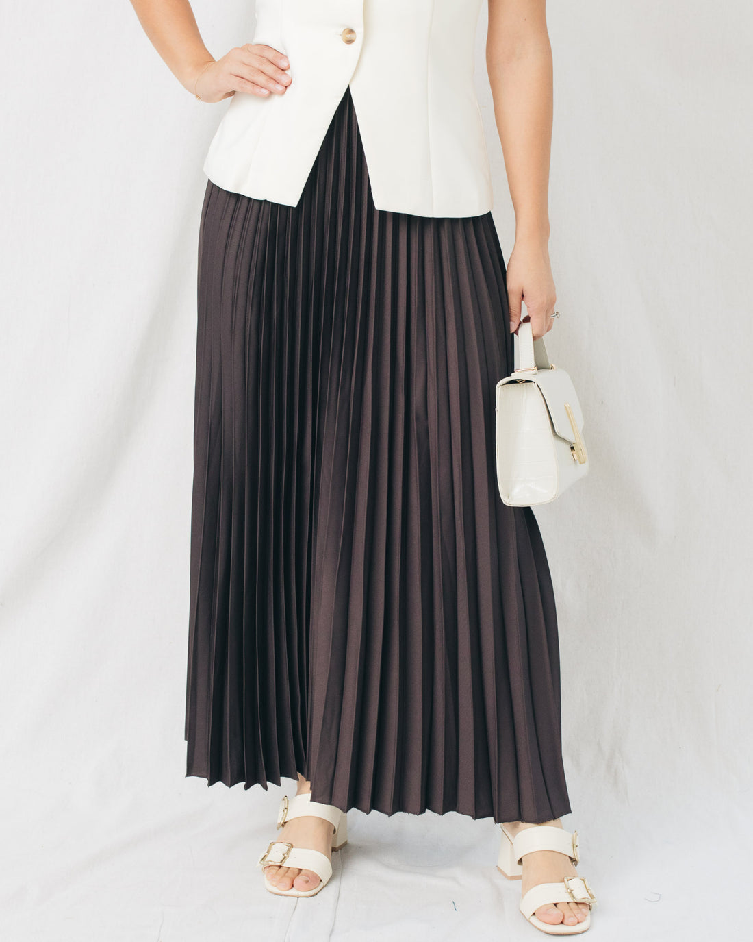 Stage Pleated Solid Maxi Skirt